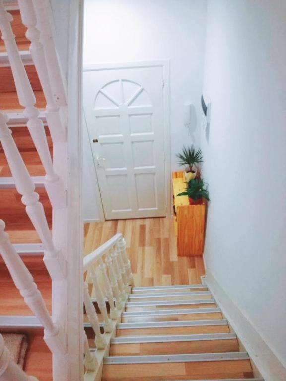 Cozy Rooms With Share The Bathroom And Kitchen บรัสเซลส์ ภายนอก รูปภาพ